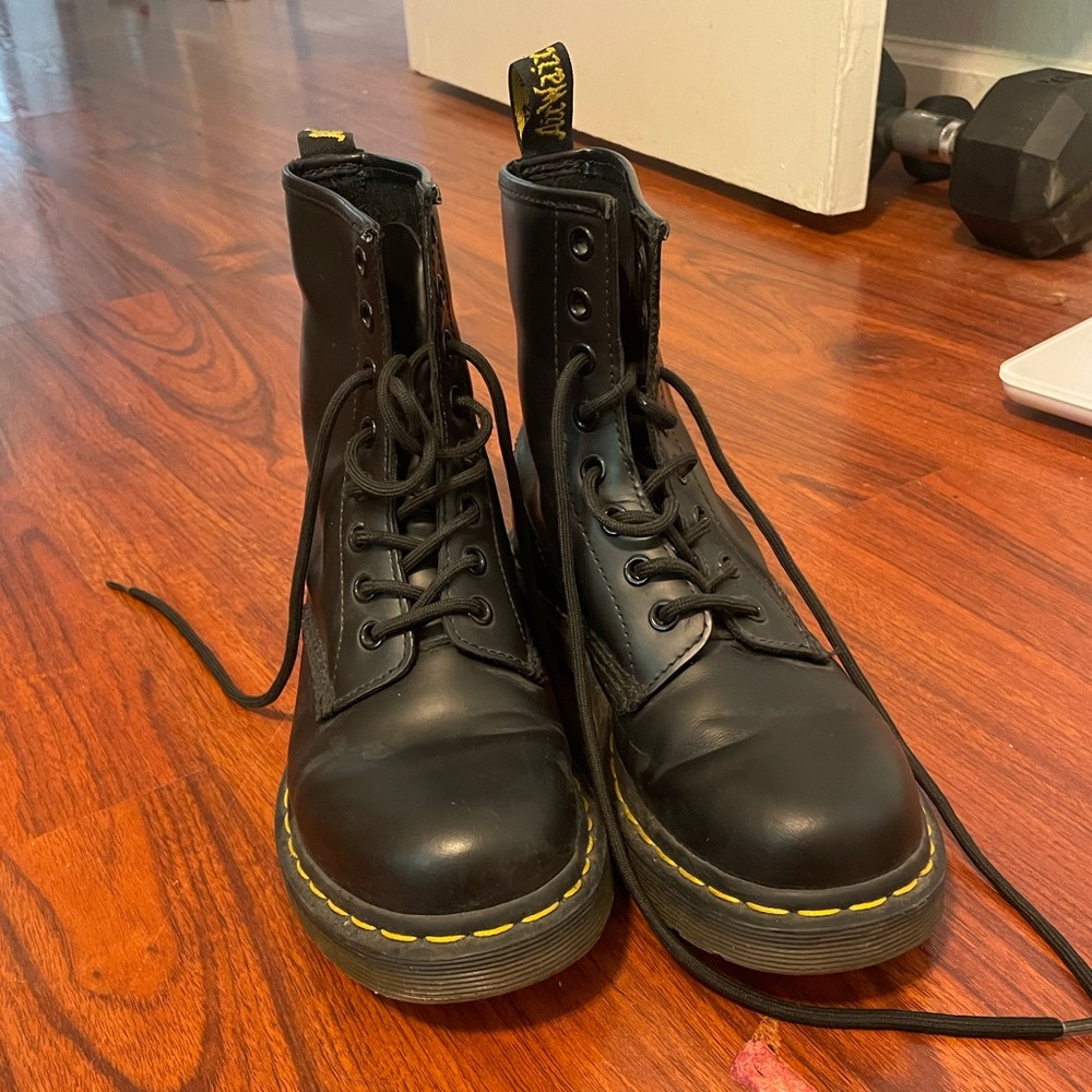 Classic black doc martens lace up boots - W6